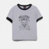 Camiseta «Hellfire Lives» de Stranger Things Camiseta «Hellfire Lives» de Stranger Things