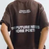 Camiseta marrón de manga corta con eslogan