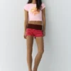 Camiseta rosa con estampado floral Camiseta rosa con estampado floral