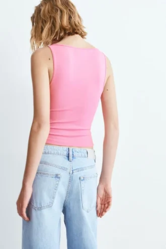 Camiseta sin mangas con cuello barco