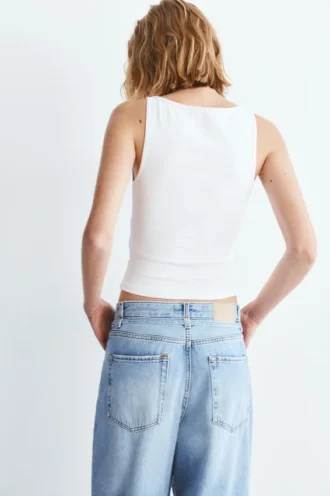 Camiseta sin mangas con cuello barco