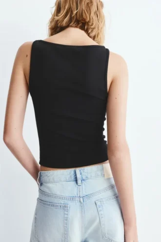 Camiseta sin mangas con cuello barco