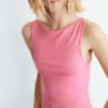 Camiseta sin mangas con cuello barco Camiseta sin mangas con cuello barco