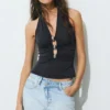 Camiseta sin mangas con cuello halter y detalles metalizados Camiseta sin mangas con cuello halter y detalles metalizados
