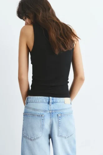Camiseta sin mangas de cuello redondo