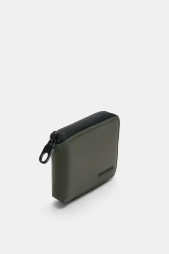 Cartera con acabado de goma