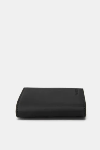 Cartera con acabado de goma