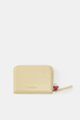 Cartera con adornos