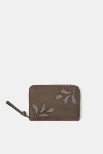 Cartera con adornos