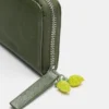 Cartera con adornos Cartera con adornos