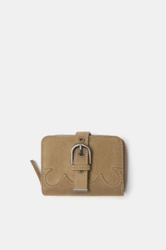 Cartera con hebilla de vaquero