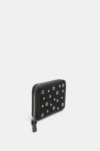 Cartera con tachuelas