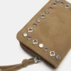 Cartera con tachuelas Cartera con tachuelas