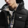 Chaqueta acolchada con capucha de STWD