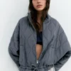 Chaqueta acolchada con cuello alto Chaqueta acolchada con cuello alto