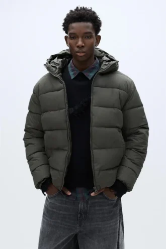 Chaqueta acolchada ligera con capucha