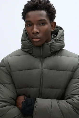 Chaqueta acolchada ligera con capucha