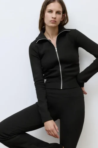 Chaqueta con cremallera