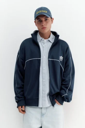 Chaqueta con cremallera bordada