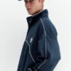 Chaqueta con cremallera bordada
