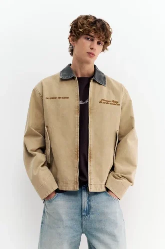 Chaqueta con cuello bordado en contraste