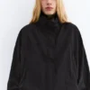 Chaqueta corta con efecto nailon Chaqueta corta con efecto nailon