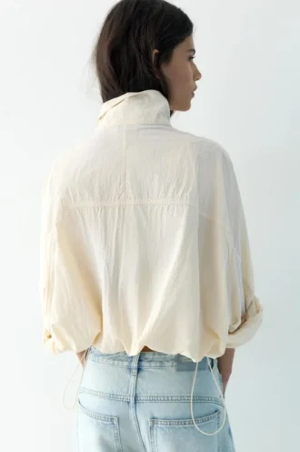 Chaqueta corta con efecto nailon Chaqueta corta con efecto nailon