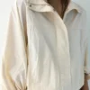 Chaqueta corta con efecto nailon Chaqueta corta con efecto nailon