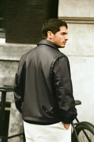 Chaqueta de imitación de piel con cierres de toggle