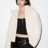 Chaqueta de piel sintética con capucha Chaqueta de piel sintética con capucha