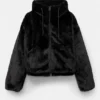 Chaqueta de piel sintética con capucha Chaqueta de piel sintética con capucha