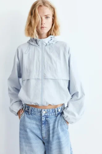 Chaqueta ligera con capucha
