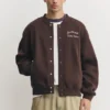Chaqueta universitaria bordada
