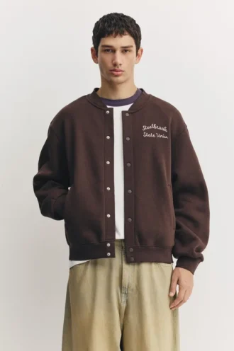 Chaqueta universitaria bordada