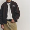 Chaqueta universitaria bordada