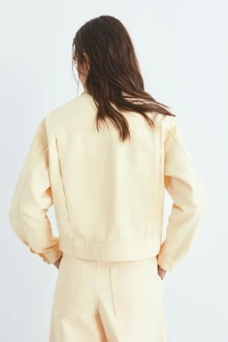Chaqueta utilitaria amarilla