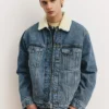 Chaqueta vaquera con cuello de piel sintética Chaqueta vaquera con cuello de piel sintética