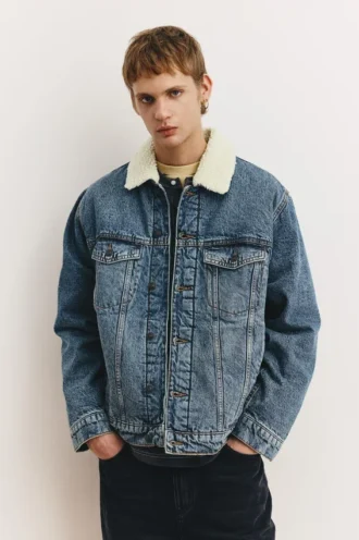 Chaqueta vaquera con cuello de piel sintética Chaqueta vaquera con cuello de piel sintética