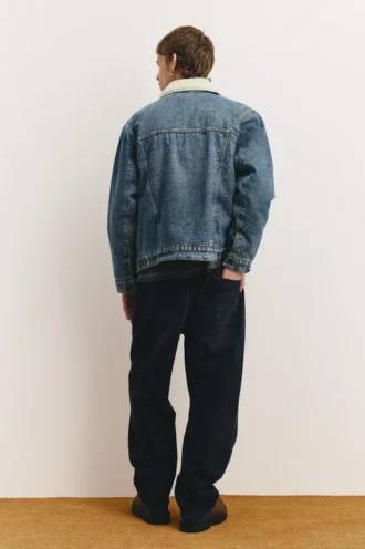 Chaqueta vaquera con cuello de piel sintética Chaqueta vaquera con cuello de piel sintética