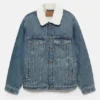 Chaqueta vaquera con cuello de piel sintética Chaqueta vaquera con cuello de piel sintética