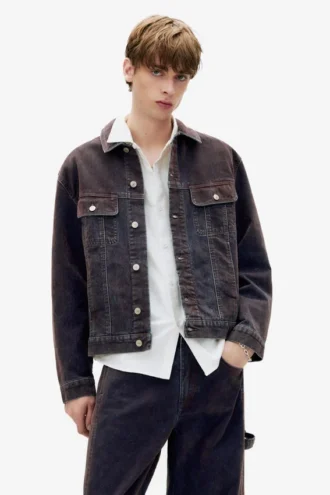Chaqueta vaquera tipo trucker con acabado flocado