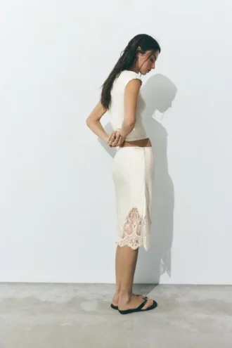 Falda midi estilo lencería