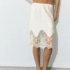 Falda midi estilo lencería Falda midi estilo lencería