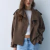 Gabardina corta de cuello alto Gabardina corta de cuello alto