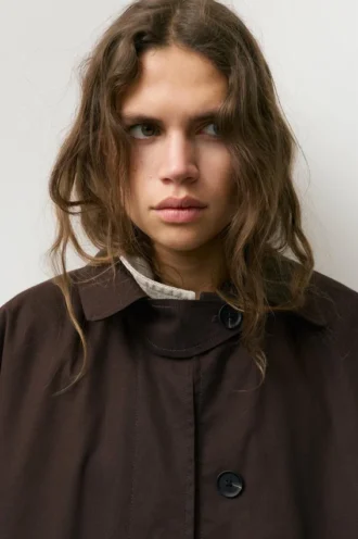 Gabardina oversize marrón