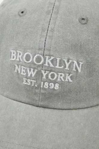 Gorra con bordado «Brooklyn»