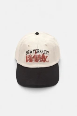 Gorra con silueta urbana