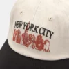 Gorra con silueta urbana