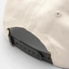 Gorra con silueta urbana