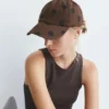 Gorra marrón con lunares Gorra marrón con lunares